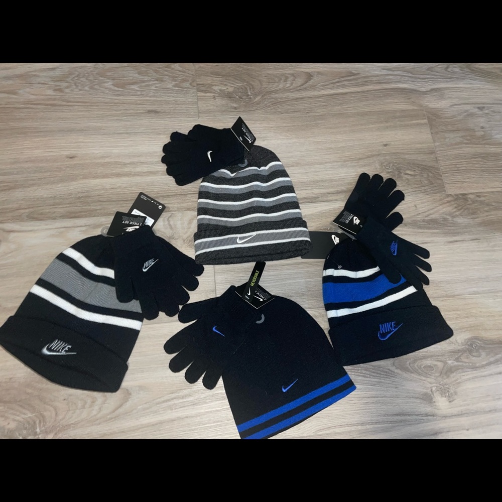Set of 4 Nike boys hat and gloves NWT
